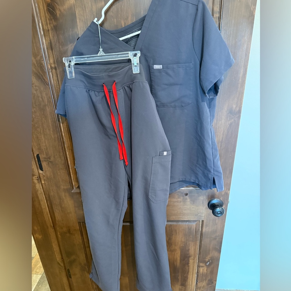 Figs Charcoal Gray Scrub Set